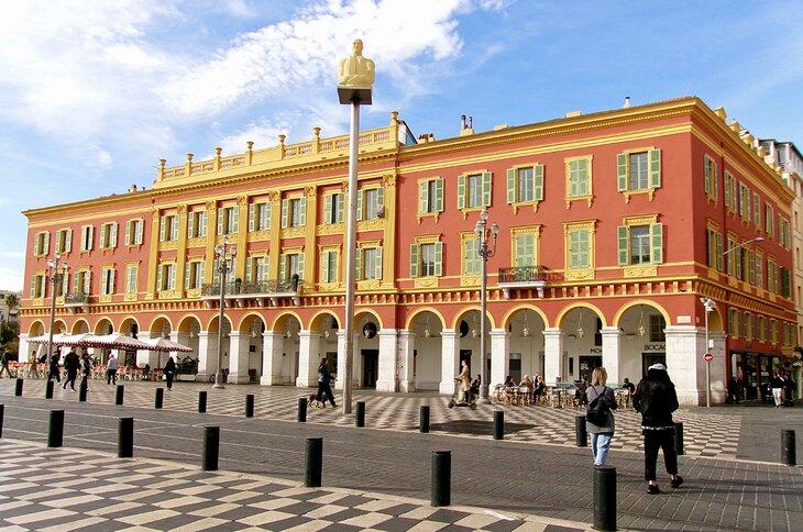 Place Massena bei der Avenue Felix Jaures