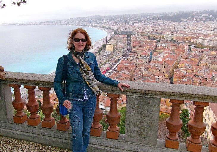 Autorin Lisa Alexander auf der Terrasse Point de Vue