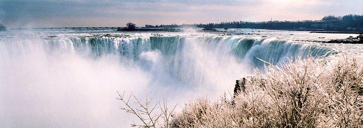 Niagarafälle im Winter