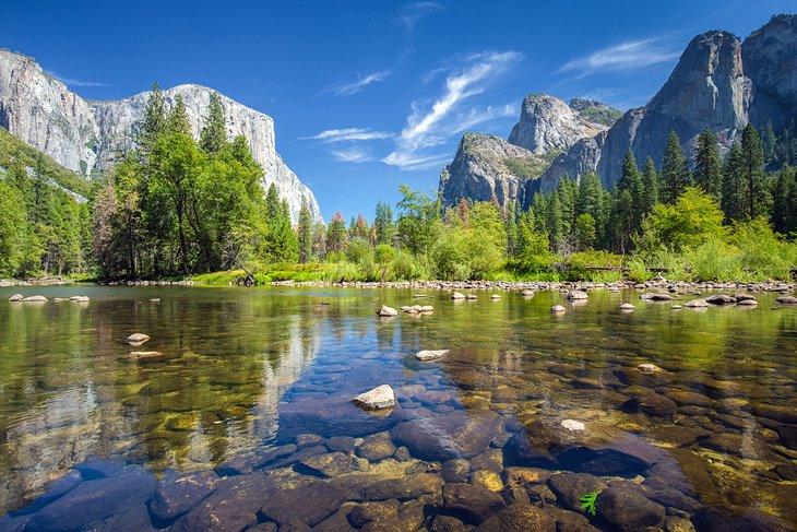 Valle de Yosemite y el río Merced