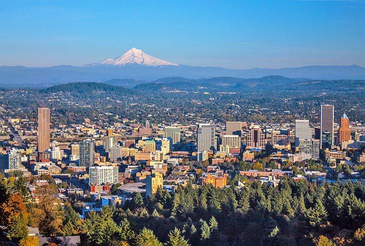 Vista de Portland con la Montaña Hood a lo lejos