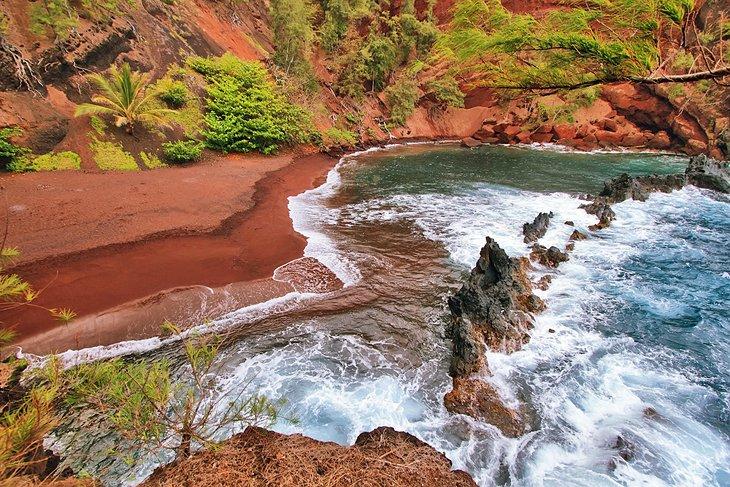Roter Sand von Koki Beach