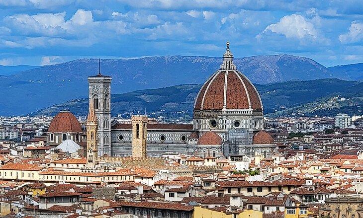 La vista clásica de la catedral tomada desde Piazzale Michelangiolo