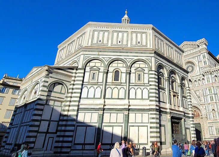 Exterior del Battistero di San Giovanni (Bautisterio de San Juan)
