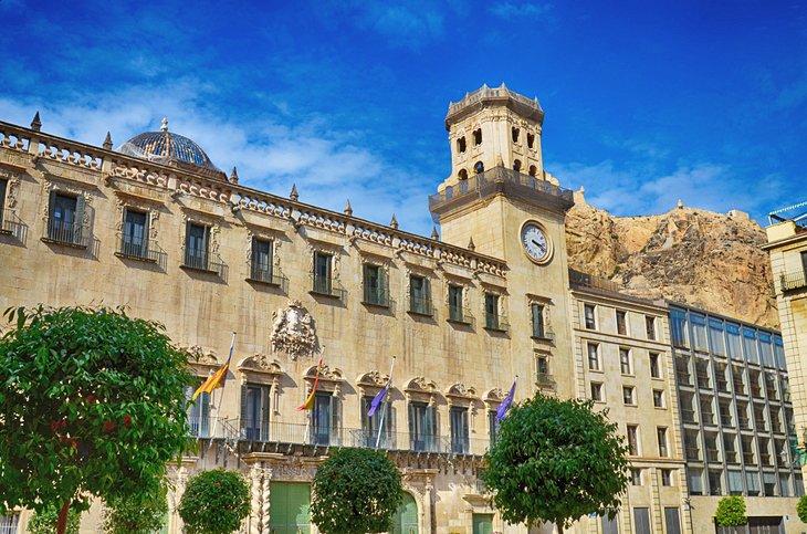 Fachada del Ayuntamiento de Alicante
