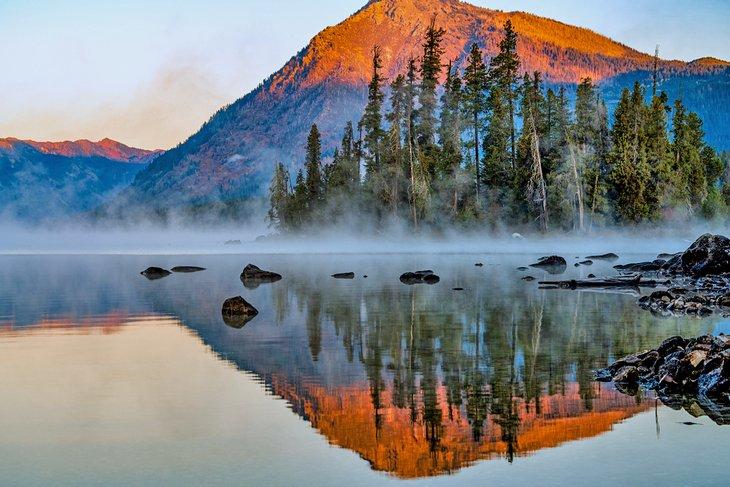 Lago Wenatchee al amanecer