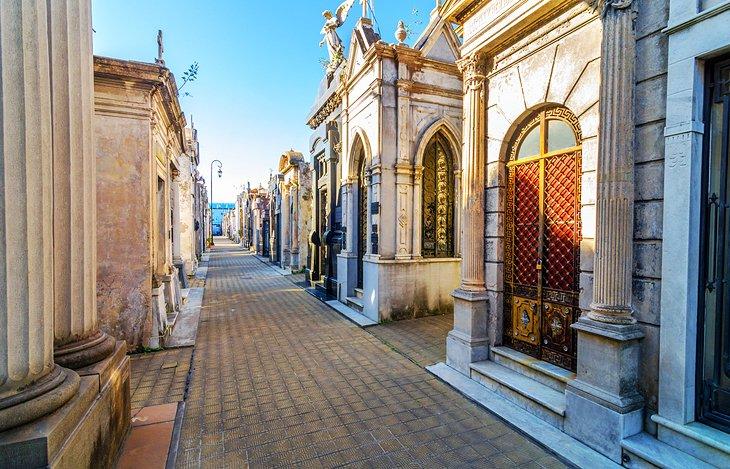 El Cementerio de la Recoleta y Museos