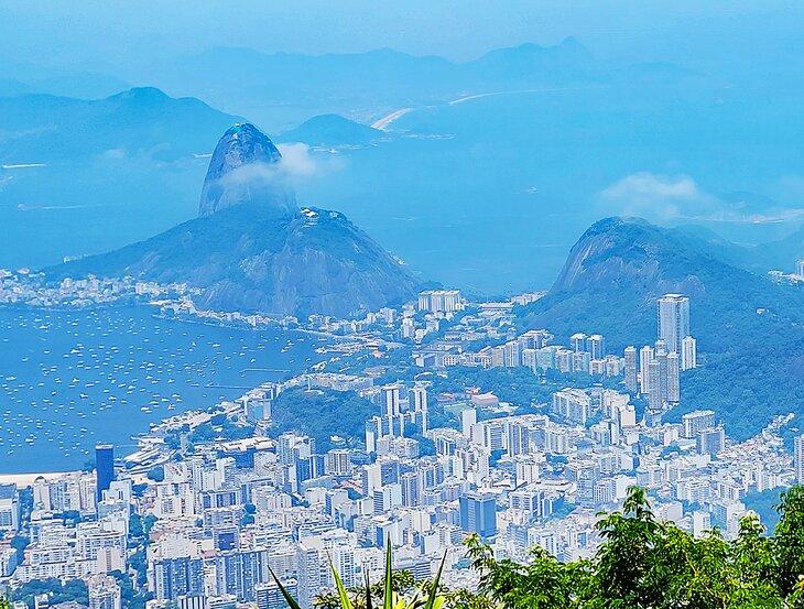 Vista del Pan de Azúcar desde el Cristo Redentor