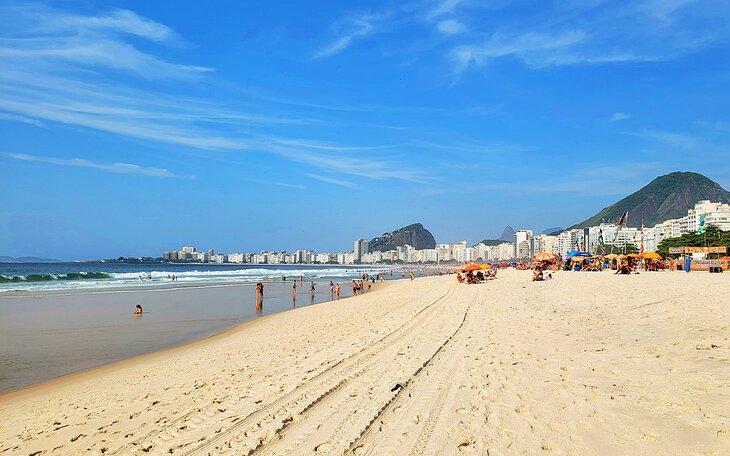 Playa de Copacabana en la mañana