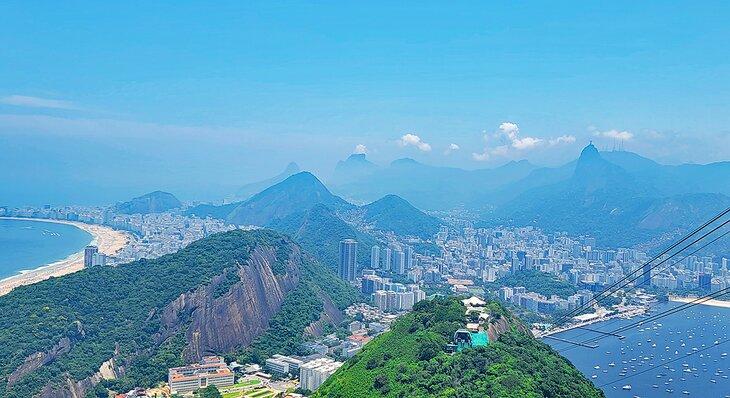 La vista desde el Pan de Azúcar sobre la ciudad y la playa de Copacabana