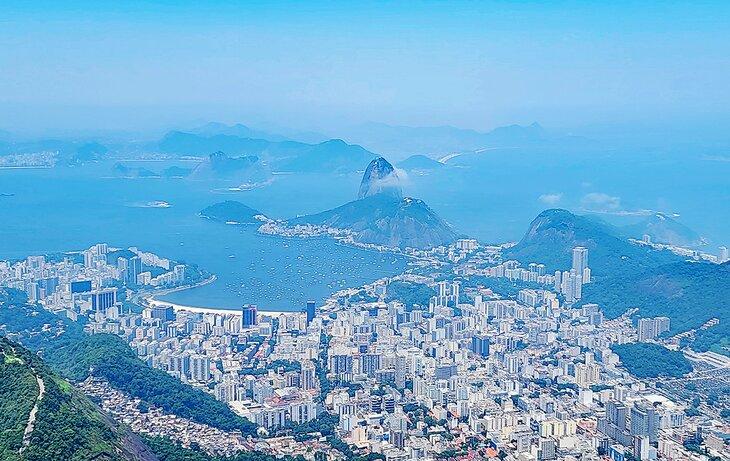 Vista de Río de Janeiro y Pan de Azúcar desde el Cristo Redentor