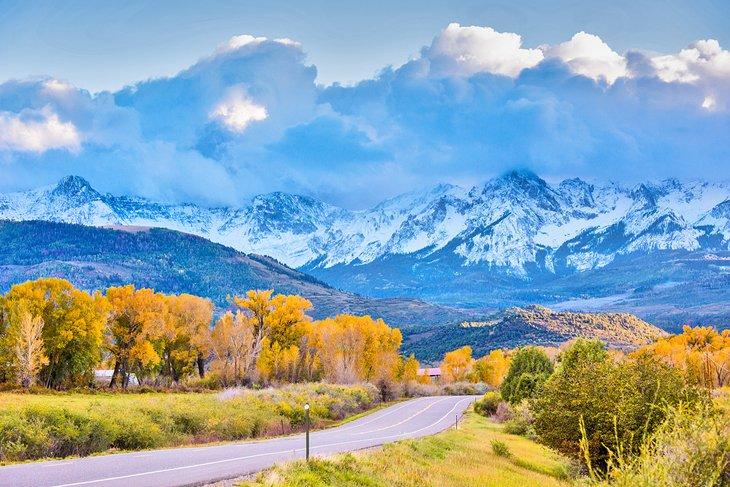 Carretera cerca de Boulder en otoño