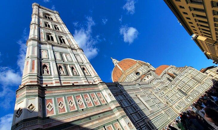 Vue de rue de la cathédrale Santa Maria del Fiore
