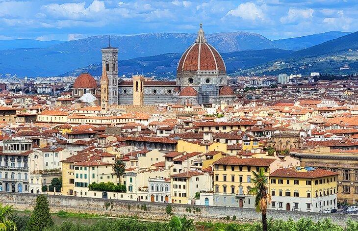 Vue de la cathédrale Santa Maria del Fiore et de Florence depuis la Piazzale Michelangiolo