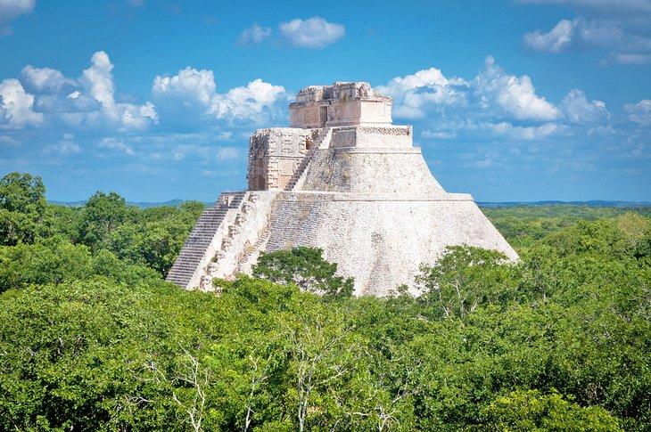 Templo del Mago, Uxmal