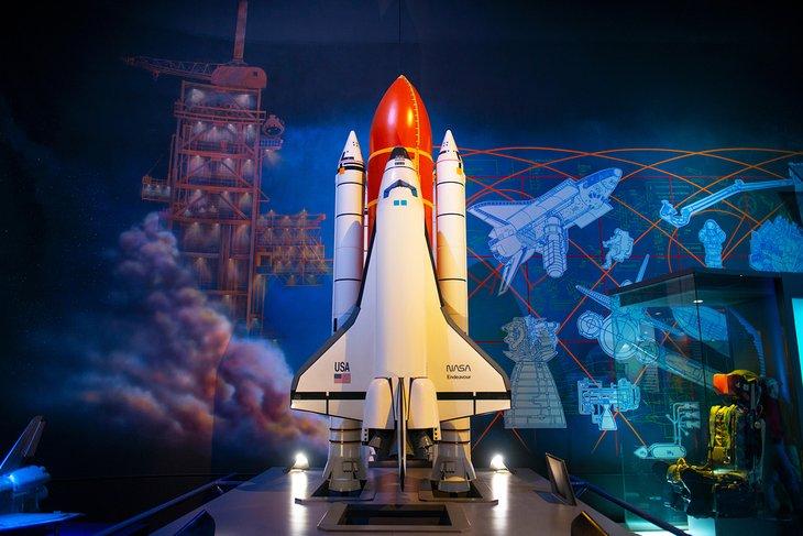 Modelo del transbordador espacial Endeavour en el Centro Espacial Johnson en Houston