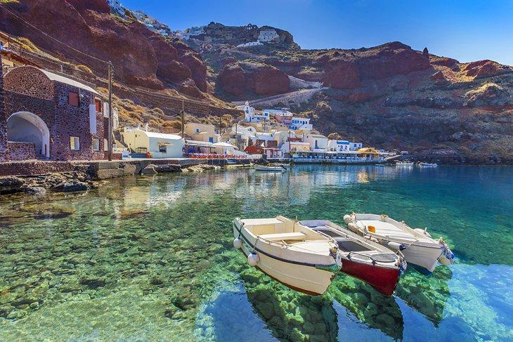 Puerto de Ammoudi Bay