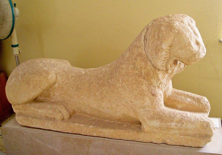 Escultura de león en el Museo Arqueológico de Firá