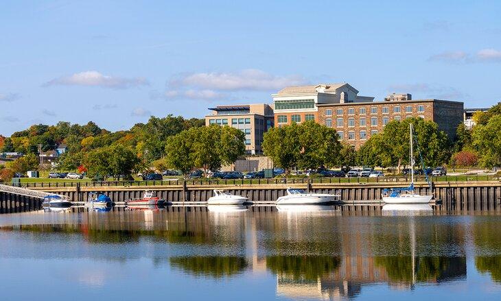 Barcos en el río Penobscot en Bangor
