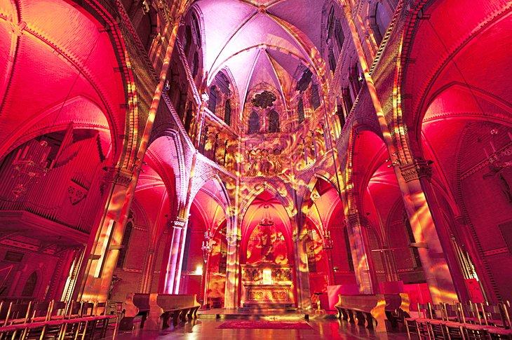 L'église Sainte-Catherine pendant le Glow Festival