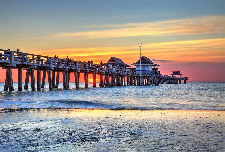 Naples Pier bei Sonnenuntergang