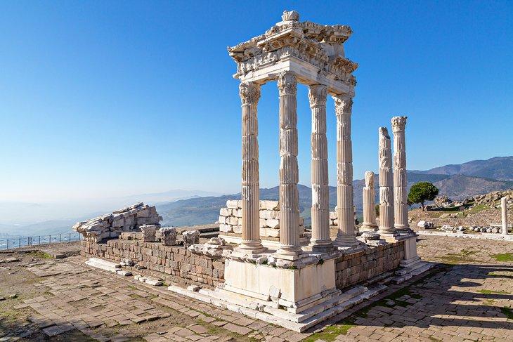 Templo de Trajano en la antigua ciudad de Pergamum