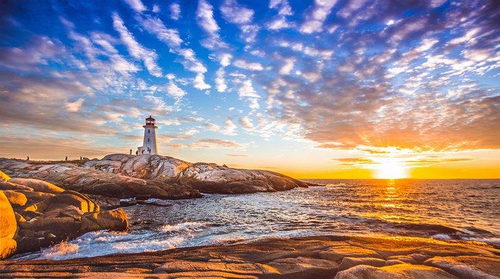 Phare de Peggy's Cove au coucher du soleil à Halifax