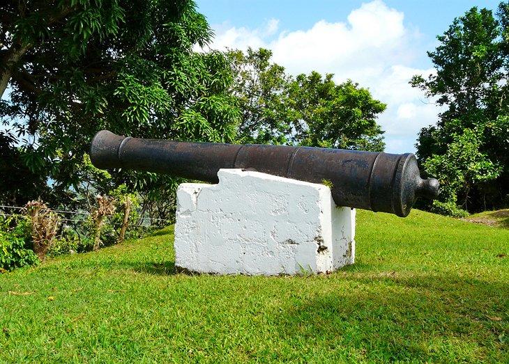 Antigua cannon en el Área Histórica de Morne Fortune