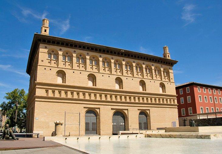 La Lonja de Zaragoza en la Plaza del Pilar