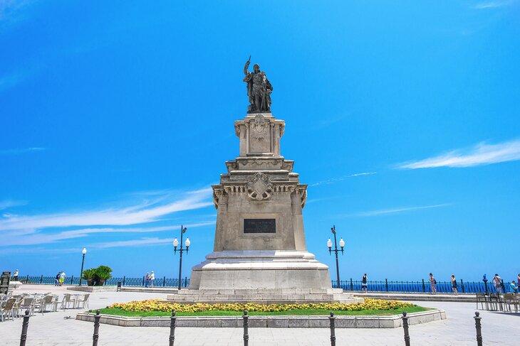 Estatua en el Balcón del Mediterráneo en Tarragona