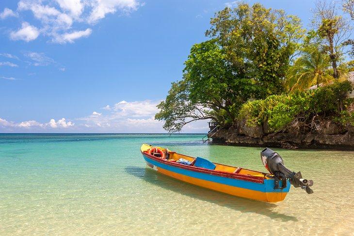 Bateau coloré en Jamaïque