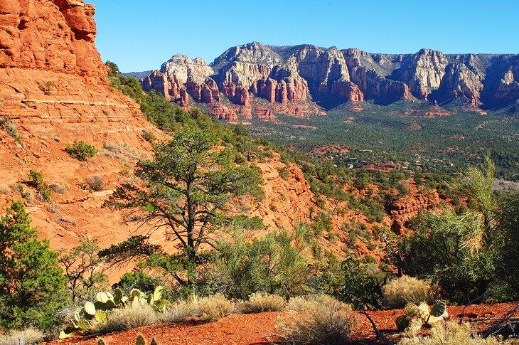 Vue sur Sedona depuis une randonnée près de l'aéroport