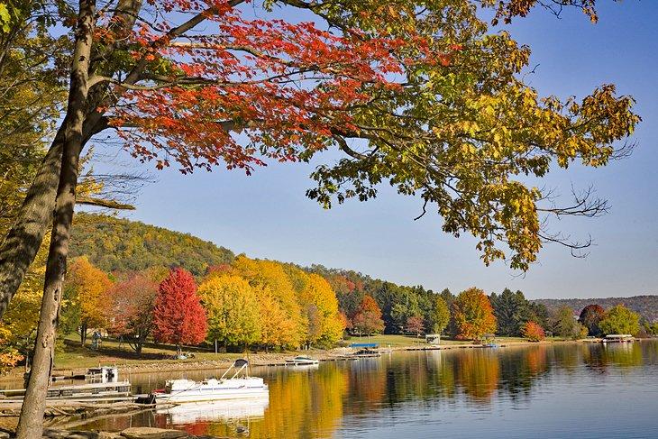 Couleurs d'automne au lac Deep Creek