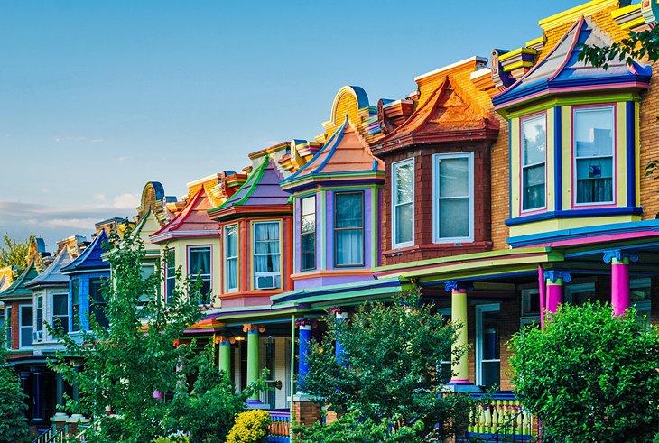 Maisons colorées sur Guilford Avenue, Baltimore