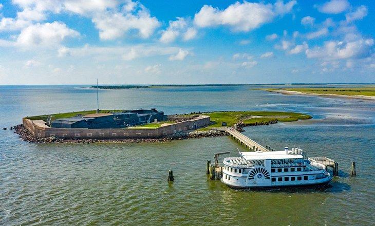 Fort Sumter et un ferry