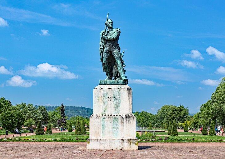 Statue auf der Esplanade