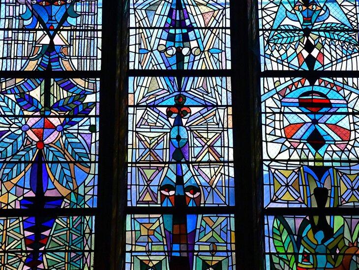 Glasfenster in der Eglise Saint-Maximin | Pack-Shot / Shutterstock.com