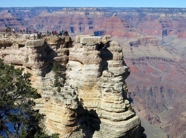 Visitantes en Mather Point en el Gran Cañón
