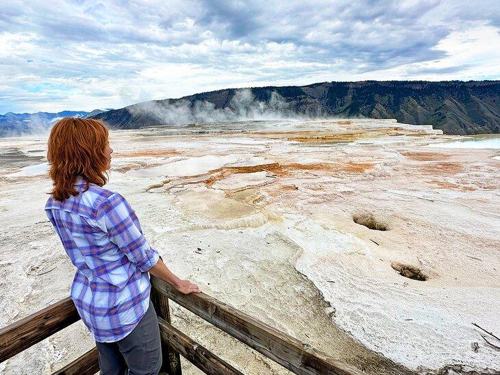 Autor Anietra Hamper im Canary Springs, Mammoth Hot Springs