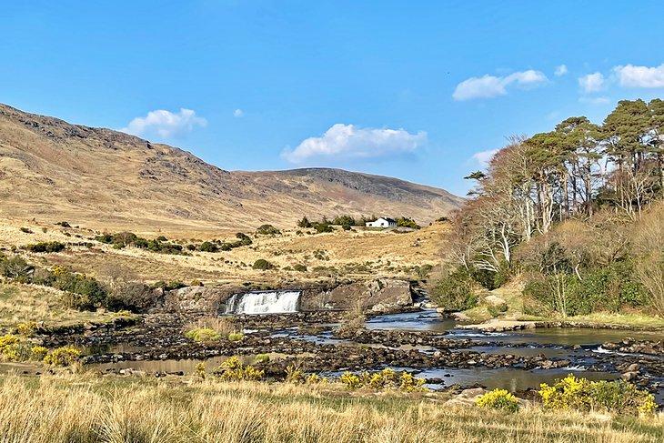 Cascade le long du Connemara Loop