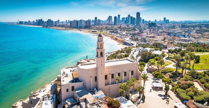 Vista sobre Jaffa con el horizonte de Tel Aviv a lo lejos