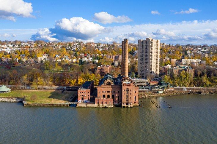 Yonkers, NY a lo largo del río Hudson