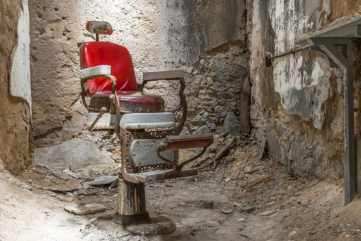 Silla de barbero en una celda de la Penitenciaría Estatal de Eastern