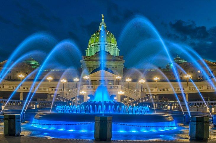 Capitolio del Estado de Pennsylvania por la noche