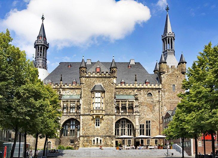 L'Hôtel de Ville