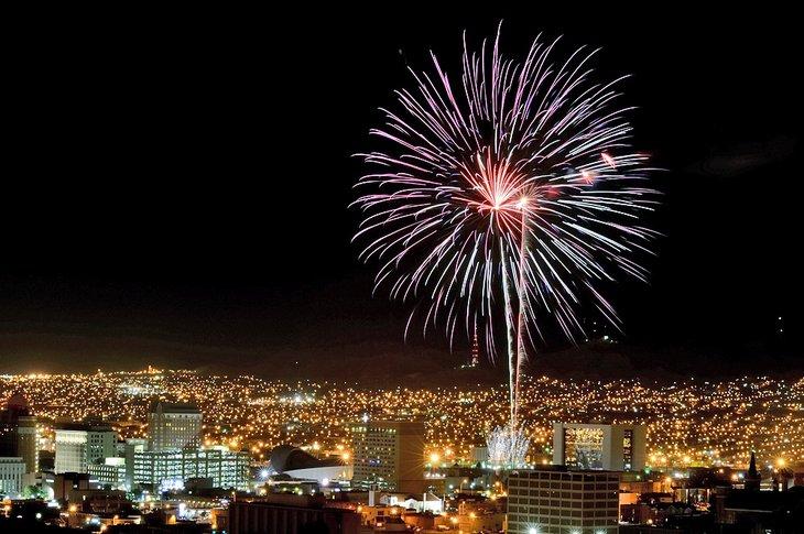 Fuegos artificiales sobre El Paso