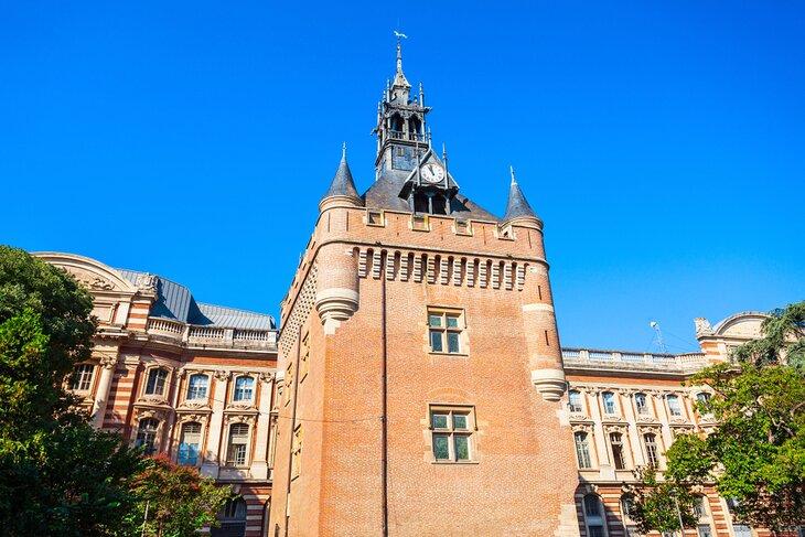 Donjon, ahora el Centro de Información Turística, detrás de Le Capitole
