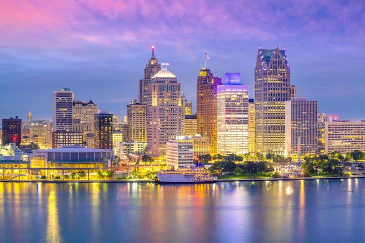 Skyline von Detroit bei Sonnenuntergang