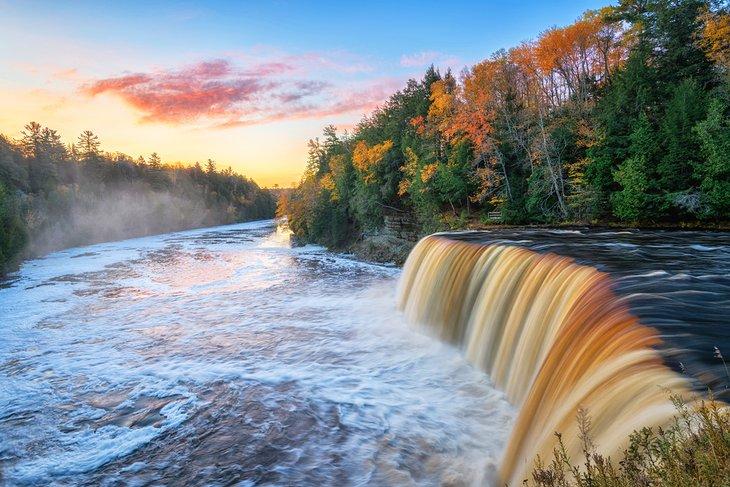 Sonnenaufgang im Tahquamenon Falls State Park