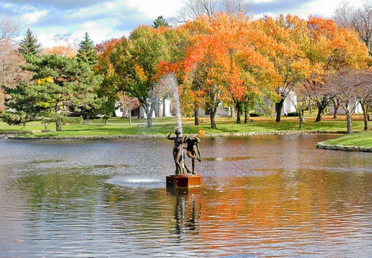 Cementerio Forest Lawn en otoño